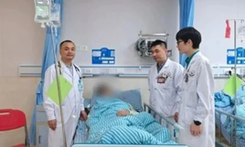 Người đàn ông 37 tuổi bất ngờ ngã quỵ, nguy kịch: Bác sĩ thở dài "sao có thể uống thứ này mỗi ngày?”
