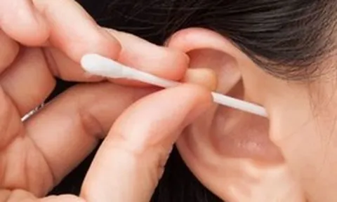 Phải làm gì khi bị ngứa tai?