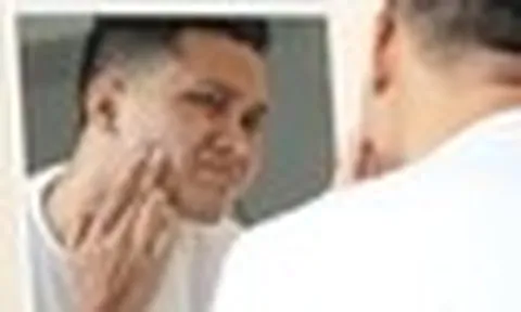 Triệu chứng ban đầu của bệnh tiểu đường có thể xuất hiện trên mặt: Thấy 7 dấu hiệu này, hãy đi khám ngay