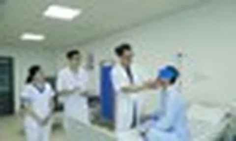 Bị em họ cắn, người đàn ông Bắc Ninh đứt nửa môi trên