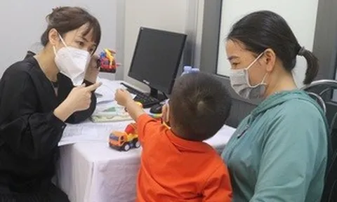 Trẻ dưới 6 tuổi được khám sức khỏe hằng năm, có tầm soát tự kỷ