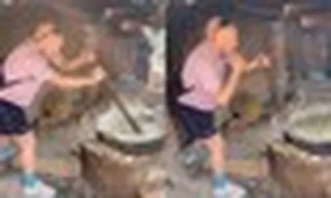 Khách Tây nấu cám lợn ở Hà Giang, vừa khuấy vừa nếm thử khiến dân mạng cười bò