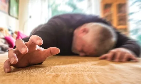 Người đàn ông 53 tuổi tử vong khi ngủ, bác sĩ chỉ ra sai lầm "chết người" nhiều người mắc