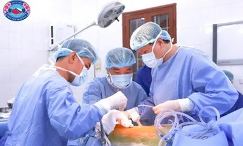 Ca ghép thận đặc biệt từ người hiến sống cao tuổi nhất Việt Nam