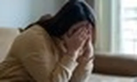 Cô gái 23 tuổi ở TP.HCM bật khóc khi có phản ứng với giang mai: "Người yêu em là PT mà..."