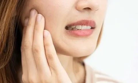Răng bị sâu, ê buốt có phải do thiểu sản men?