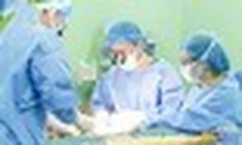 Đưa con sang Việt Nam chữa bệnh, người cha Lào nghẹn ngào viết thư cảm ơn