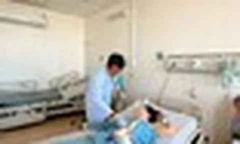 Kịch tính: Bác sĩ dùng ngón tay bịt lỗ thủng tim đang tuôn máu, bất chấp không chữ ký cam đoan