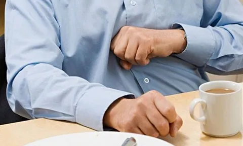 Bỏ qua 2 triệu chứng không đau, người đàn ông 60 tuổi phát hiện ung thư gan giai đoạn cuối
