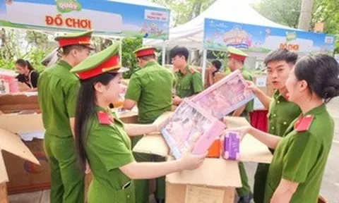 Hơn 18.000 phần quà tặng bệnh nhi dịp 1-6