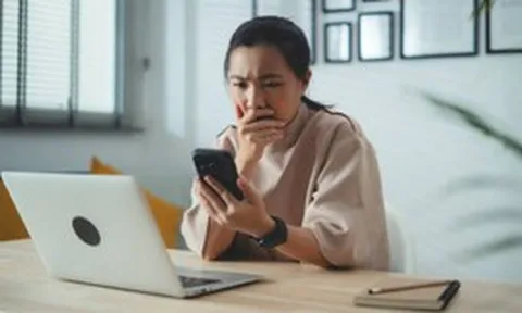 Kiệt sức, rối loạn lo âu vì hơn 40 nhóm chat công việc ‘hành hạ’ 24/7