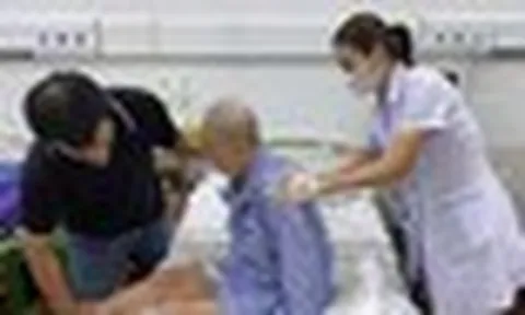 Mắc thủy đậu tự điều trị tại nhà, người già viêm não, người trẻ suy hô hấp