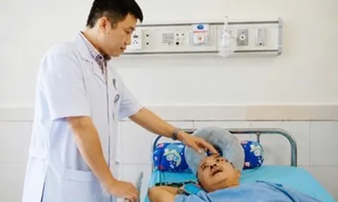 Cứu sống người đàn ông bị tai nạn giao thông chấn thương sọ não
