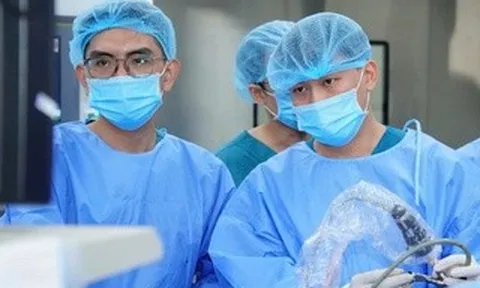 Tán sỏi qua đường hầm nhỏ dưới da giúp hồi phục nhanh