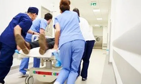 Thói quen phổ biến của nhiều đàn ông Việt đẩy người 45 tuổi vào cơn xuất huyết não nguy kịch