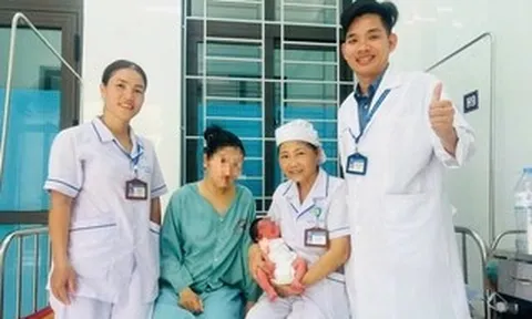 Cứu sản phụ bị băng huyết sau khi sinh con trên xe khách