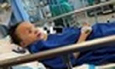 Cậu bé 8 tuổi đã suy thận giai đoạn cuối, buộc phải ghép thận vì món nước "người lớn còn mê"
