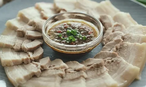 Luộc thịt lợn muốn trắng đẹp, không hôi, hãy nhớ mẹo đơn giản này