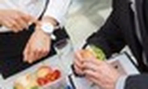 Trend “ăn sáng vào bữa trưa” lợi hay hại? Chuyên gia tiết lộ