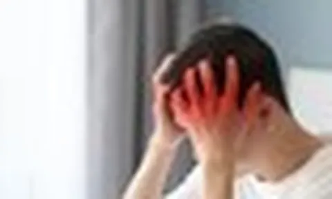 Người đàn ông Hà Nội bàng hoàng phát hiện 2 ổ xuất huyết não từ 1 dấu hiệu tưởng do nắng nóng