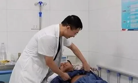 Gập bụng tưởng để khỏe, người đàn ông mắc biến chứng hiếm gặp