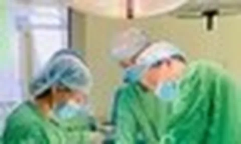 Bé gái 14 tuổi, suýt mất buồng trứng vì bỏ qua dấu hiệu đau bụng dưới