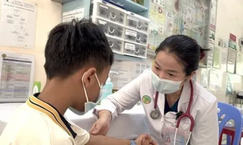 Sai lầm của cha mẹ làm trẻ viêm thanh quản mùa hè