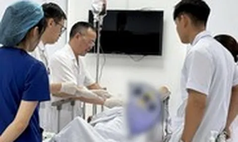 Chữa trị thành công ca hy hữu: Người đàn ông cương dương suốt 7 ngày sau cú ngã