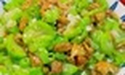 Cặp vợ chồng ngộ độc nguy kịch sau bữa tối, bác sĩ thở dài: Mướp, bầu, bí có 1 dấu hiệu ăn vào ngang "thuốc độc"
