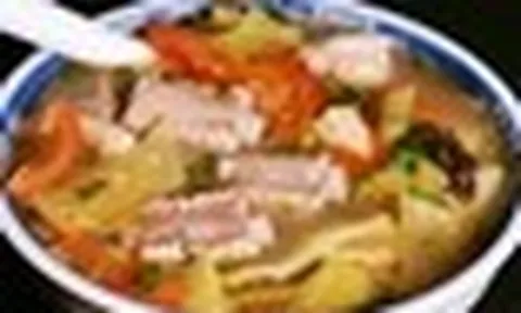 Một nhà 3 người cùng mắc ung thư tuyến giáp: "Thủ phạm" là món rau nhiều người tưởng ăn càng nhiều càng khỏe