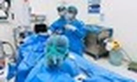 Uống nước lá cây để tan sỏi thận, nam thanh niên 'nuôi' khối sỏi san hô khổng lồ
