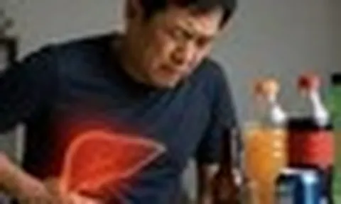 Không chỉ rượu bia: 3 LOẠI đồ uống âm thầm "bào mòn" lá gan, nhiều người uống mỗi ngày