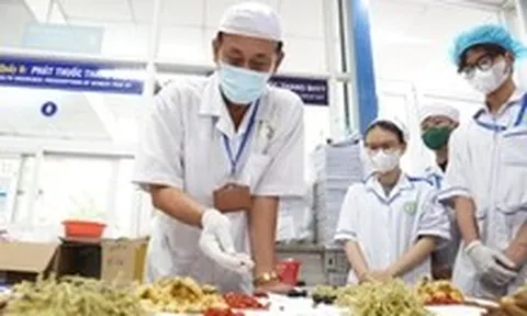 Cận cảnh quy trình sơ chế dược liệu y học cổ truyền ở Viện Y dược học dân tộc TP.HCM
