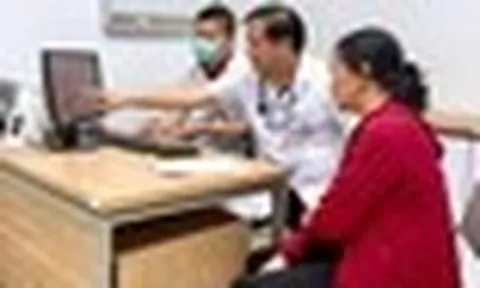Giám đốc BV Bạch Mai trực tiếp khám miễn phí 5.000 người có công ở Ninh Bình