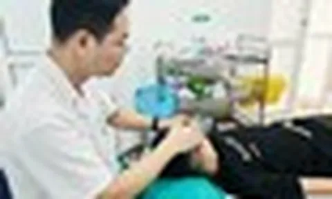 Bệnh viện Bạch Mai liên tiếp tiếp nhận trẻ bị liệt mặt: Cảnh báo dấu hiệu cha mẹ tuyệt đối không được chủ quan