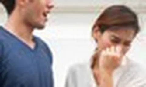 Tại sao một số người đổ mồ hôi mà không có mùi trong khi những người khác lại có mùi khó chịu?