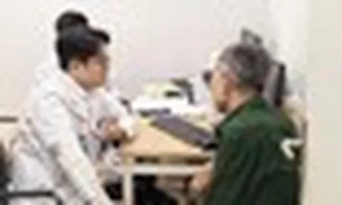 Hơn 300 bệnh nhân đến BV Việt Đức cơ sở Ninh Bình khám trong ngày đầu mở cửa