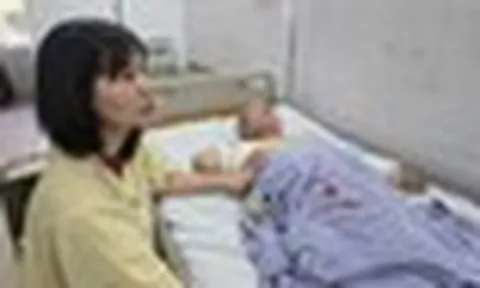 Sau mỗi giấc mê, người cha trẻ lại thấy mất đi một phần cơ thể vì điện cao thế