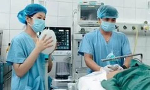 Vụ ô tô khách chở 32 người lao khỏi cao tốc: Đang khẩn trương cấp cứu 28 nạn nhân