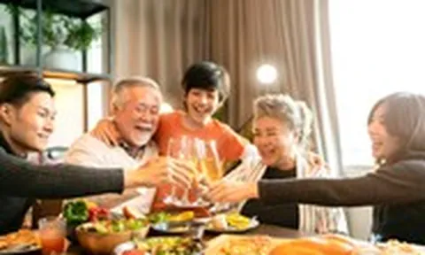 10 nhóm thực phẩm người trên 50 tuổi nên hạn chế