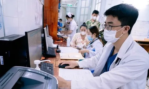 Bác sĩ nội trú mong nhẹ gánh học phí, toàn tâm rèn luyện tay nghề