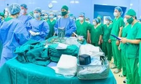 Quả thận vượt 1.700km từ Quảng Ninh vào TP.HCM cứu bé trai 7 tuổi