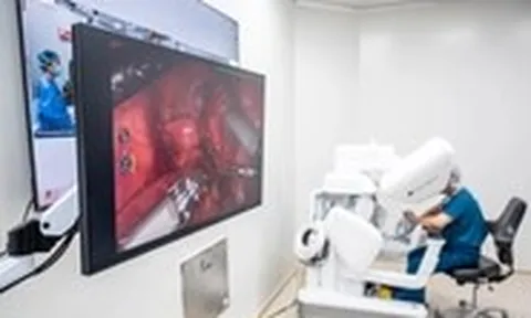 Phẫu thuật bằng robot điều khiển từ xa thành công tại hai bệnh viện