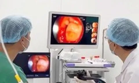 Trẻ xuất huyết tiêu hóa tăng, nhiều phụ huynh nhầm với đau bụng thông thường