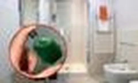 Vì sao ngày càng nhiều gia đình thích đặt 1 lọ dầu gió trong nhà vệ sinh?