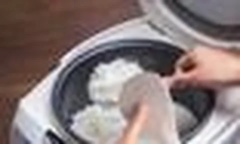 Vì sao trên muôi xới cơm lại có những chấm tròn? Hơn 90% người dùng không biết hết công dụng