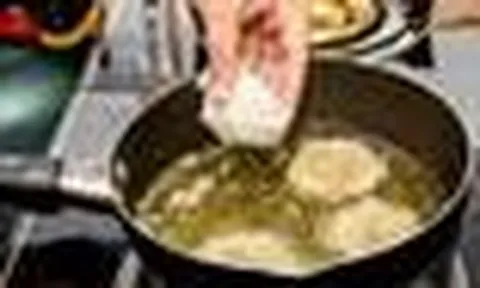 Dầu ăn chưa hết hạn vẫn có thể "hỏng": 4 thói quen khiến nhiều gia đình Việt âm thầm rước bệnh vào người