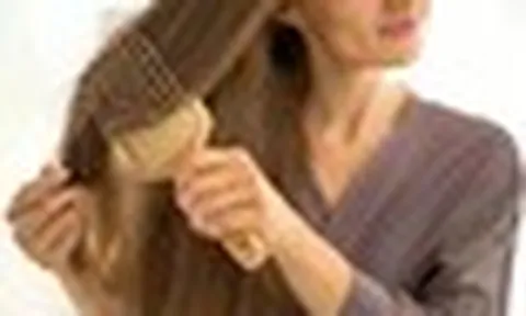 Lợi ích bất ngờ khi chải tóc mỗi ngày