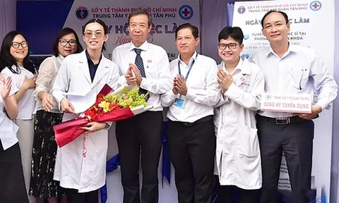 Nhiều bệnh viện TP.HCM tuyển hàng trăm bác sĩ, điều dưỡng, có nơi tuyển 60 người