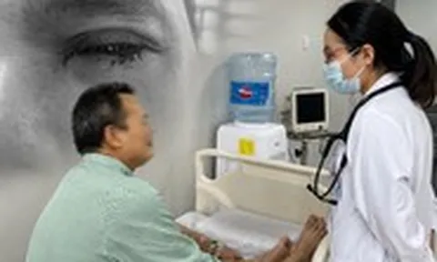 Ăn thịt chó, bệnh nhân bị chảy máu mắt và nguyên nhân thật bất ngờ